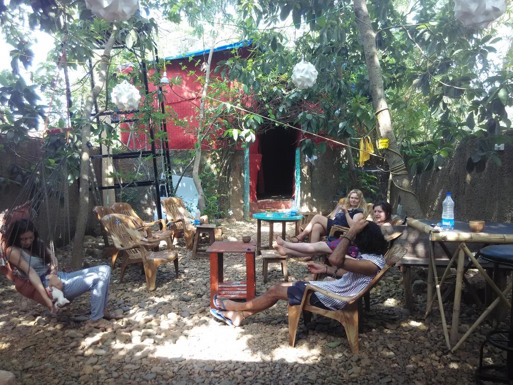 Bricks And Bamboo Hostel Anjuna Exterior photo