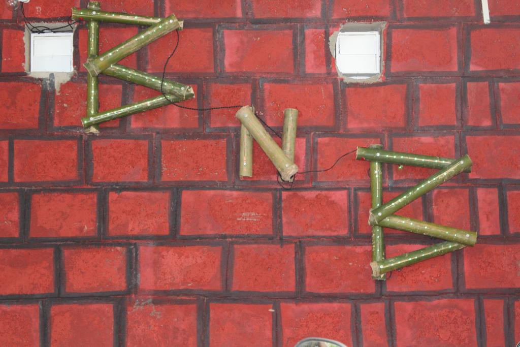 Bricks And Bamboo Hostel Anjuna Exterior photo