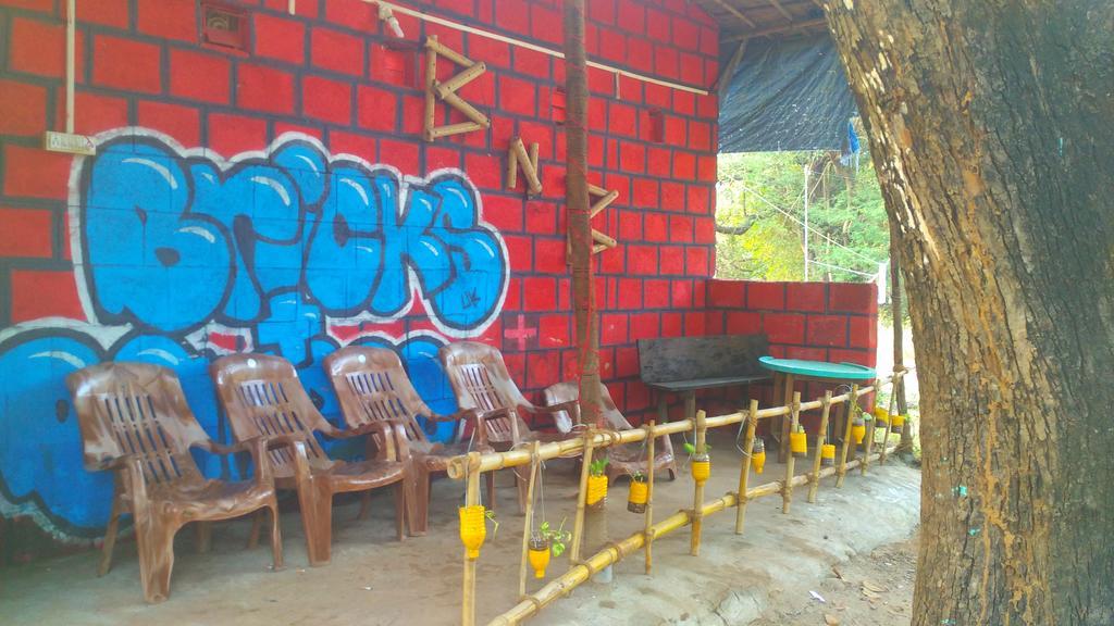 Bricks And Bamboo Hostel Anjuna Exterior photo