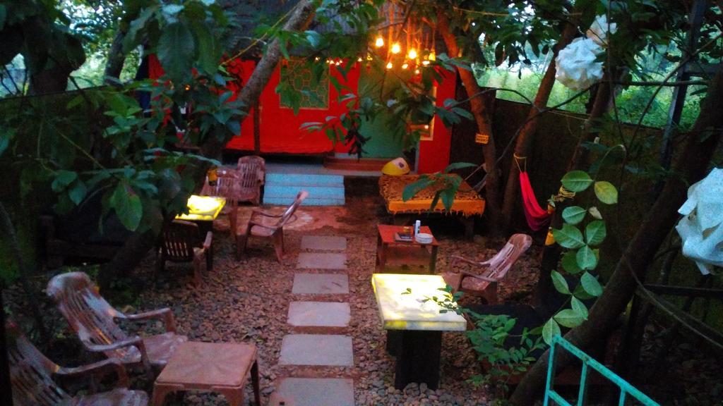 Bricks And Bamboo Hostel Anjuna Exterior photo