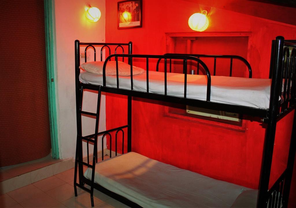 Bricks And Bamboo Hostel Anjuna Exterior photo
